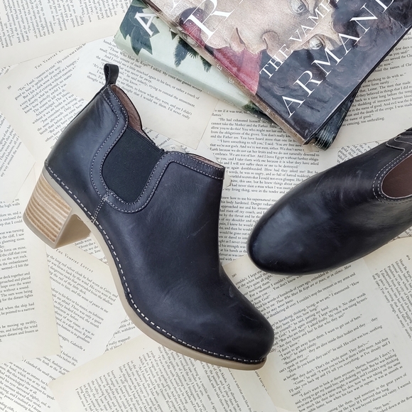 Dansko Shoes - NWOT DANSKO Harlene Leather Chelsea Ankle Boots 42